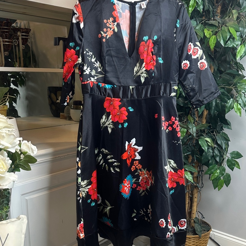 Pre-Loved Black Floral Casual Womens Dress with Red & Teal Blooms, M